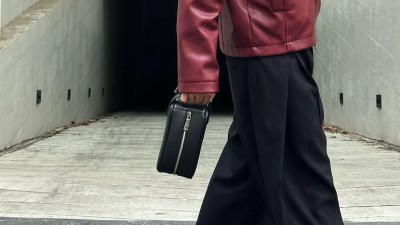 Xu hướng Minimalist: Tại sao mọi tín đồ thời trang đều sở hữu một chiếc Mini Pouch?
